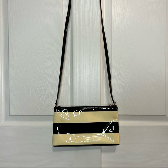 Kate Spade ♠️ Penn Valley Amy Striped Crossbody - Picture 4 of 10